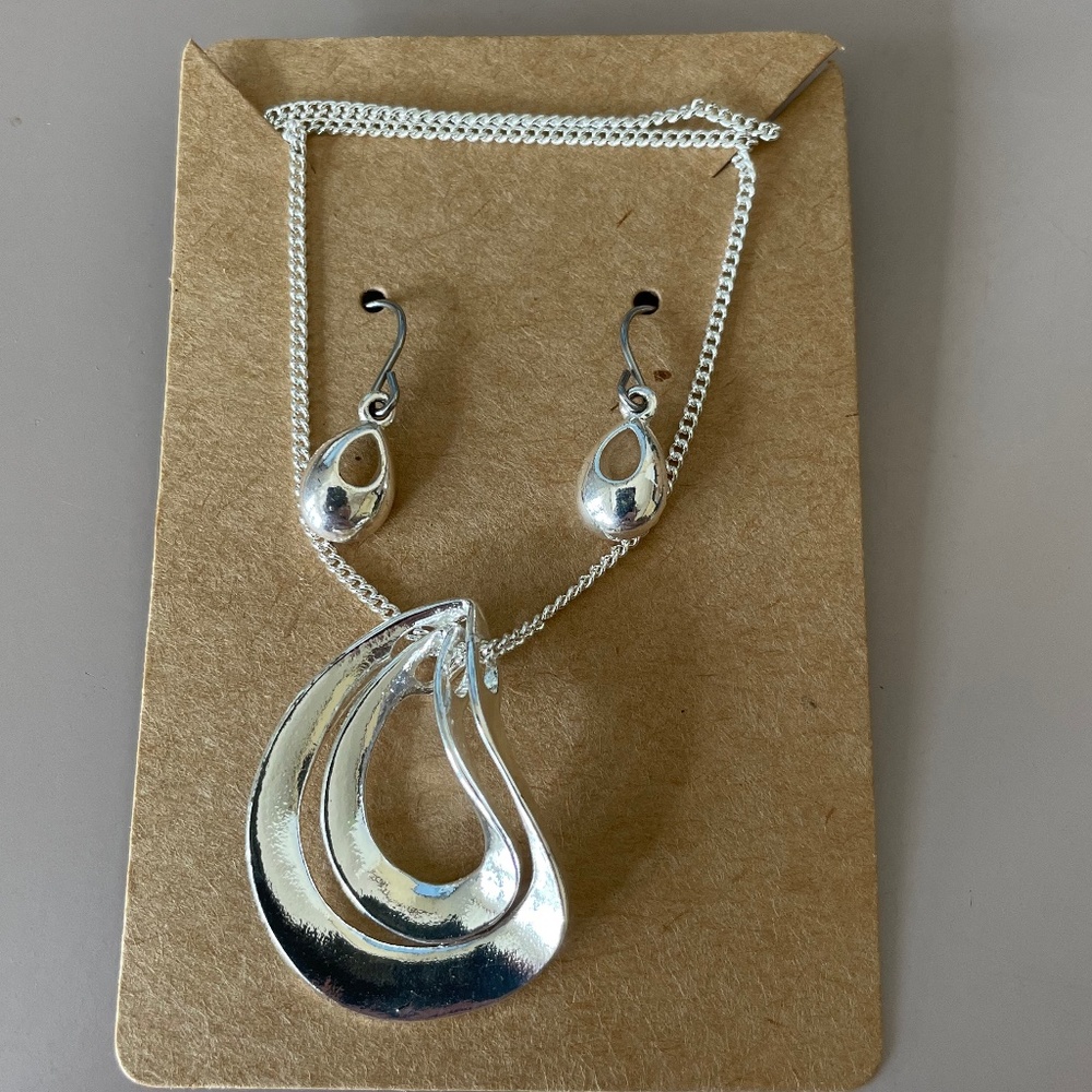 Necklace and Earring set